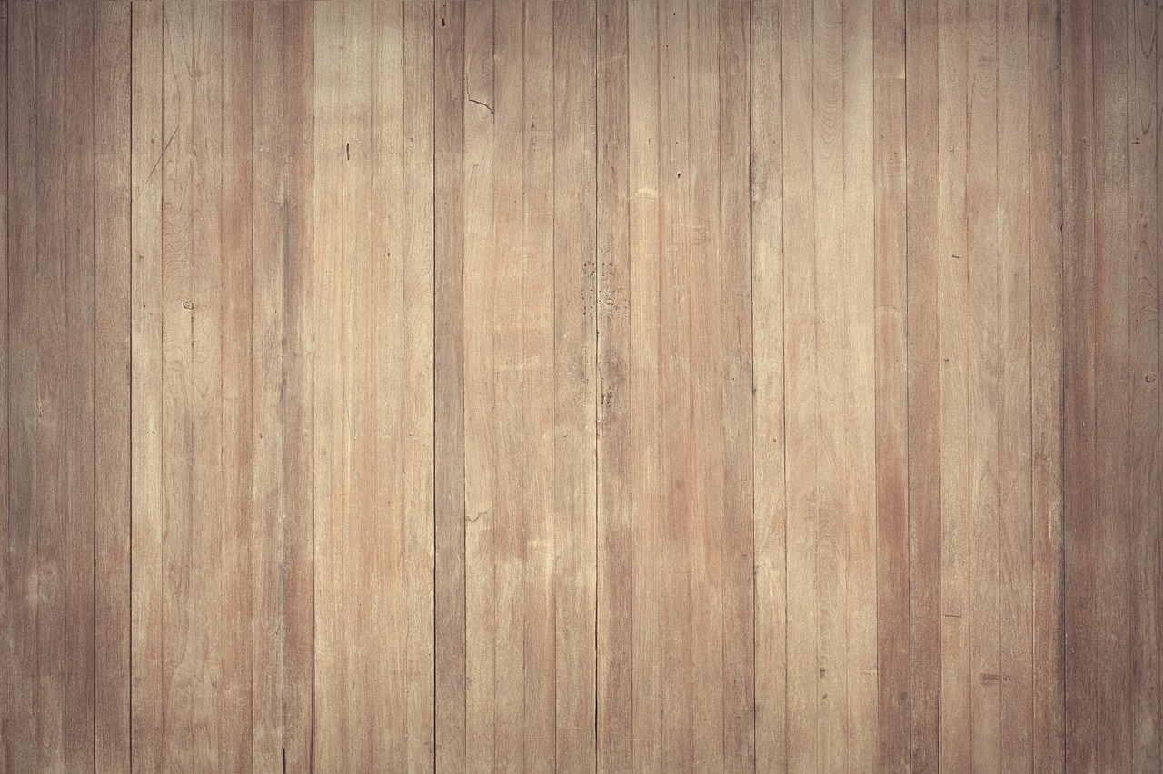 Stijlvolle woonkamer met terrazzo vloerpatroon.