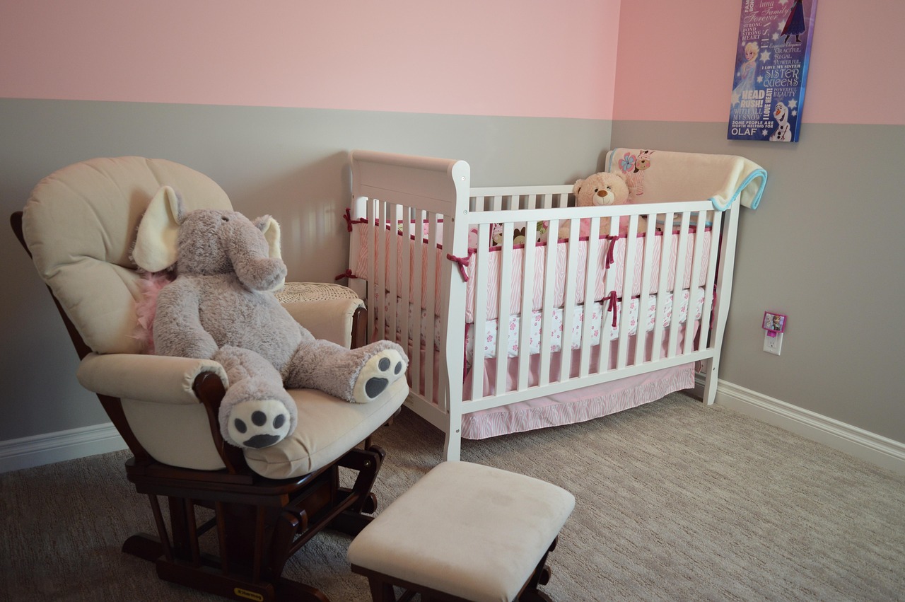 Pronkstuk babykamer: Gepersonaliseerde gordijnen met naam.