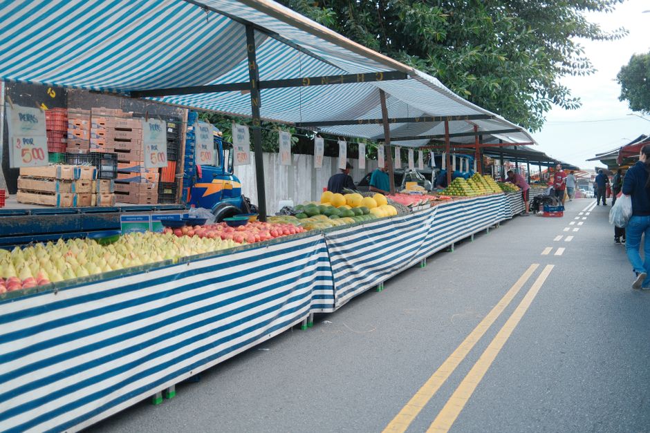 Heerlijke mediterrane gerechten op een avondmarkt. Heerlijke mediterrane gerechten op een avondmarkt.
