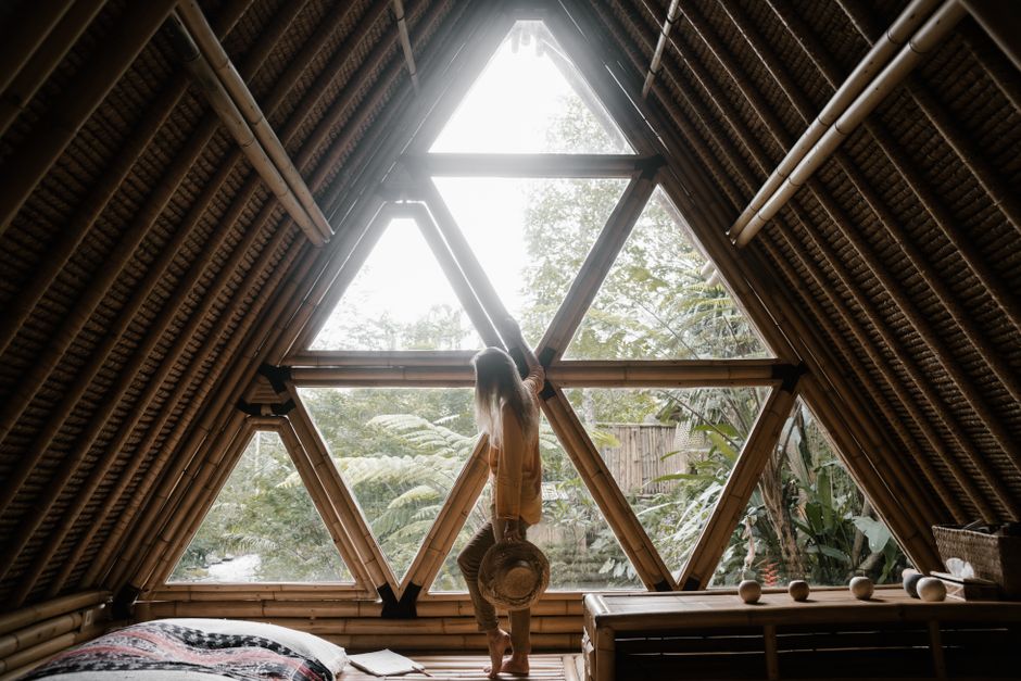 Bamboe meubels in een herfstige woonkamer. Bamboe meubels in een herfstige woonkamer.